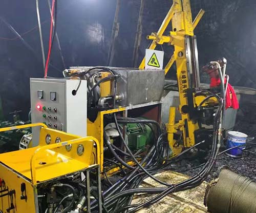 What is the difference between a fully hydraulic tunnel prospecting rig and a fully hydraulic portable drill?