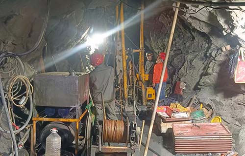 What are the common hole accidents and treatment methods of tunnel drilling rig in geological drilling?