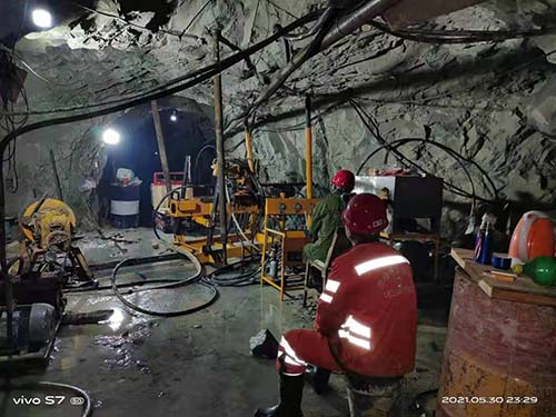 KY-600型全液压坑道探矿钻机75口径垂直向下绳索取芯探矿钻机工作现场视频案例  绳索取芯现场